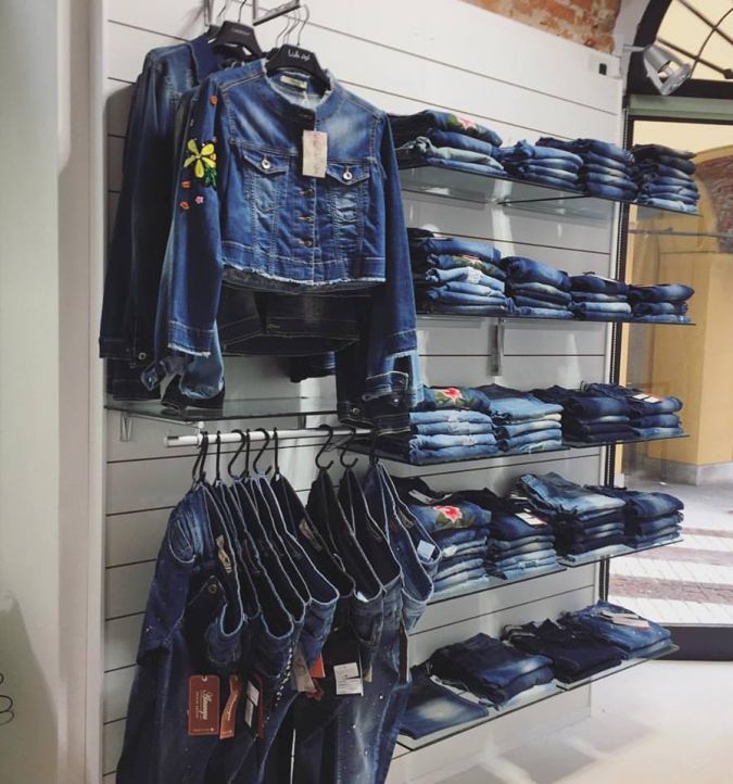 arredamento negozio abbigliamento retail valma novara romagnano (08)